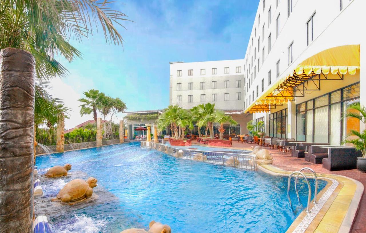 Hermes Palace Hotel Banda Aceh Exterior foto