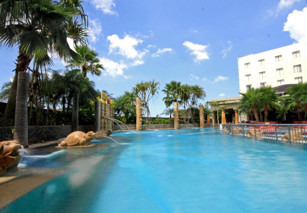 Hermes Palace Hotel Banda Aceh Exterior foto